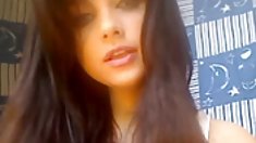 khuôn mặt búp bê trên webcam