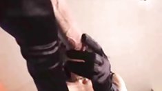 Handjob trong găng tay