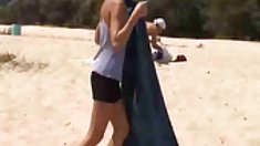 cô gái tóc vàng bãi biển khỏa thân