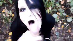 goth cô gái trên khuôn mặt