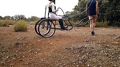 paseando en el carrito.