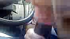 Amateur blowjob sâu đầu trong khi lái xe