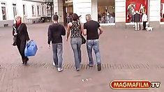 strassenflirts: versautes brillenluder macht dreier