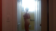 cô gái nóng dải trong vòi sen