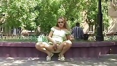 Nga cô gái đặt ra nude trong khu vực