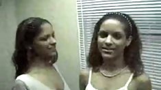 Anh em sinh đôi Ấn Độ hiện mặt đồng tính của họ - ku