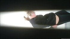 thực sự ẩn cam! nóng blonde milf thay đổi trong phòng tắm